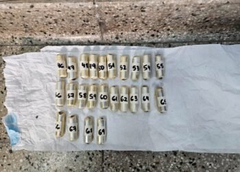 Dos hombre mulas ingirieron 260 cápsulas con cocaína