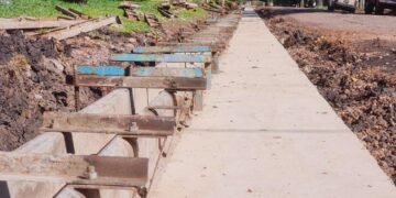 Obra de cordón cuneta en varios barrios de Orán