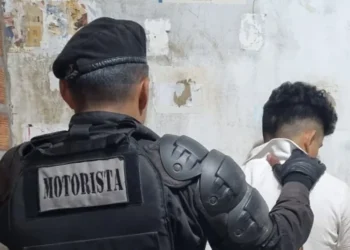 Recuperó su libertad, intentó ingresar de nuevo a la casa de su madre y otra vez fue detenido