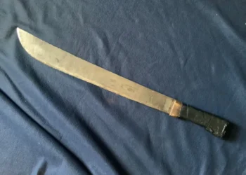 Lo imputaron por amenazar, lesionar y atacar con un machete