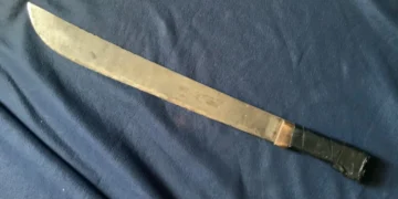 Lo imputaron por amenazar, lesionar y atacar con un machete