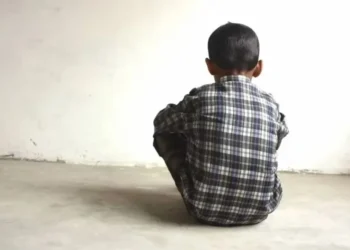 Mujer condenada por abuso sexual simple al hijo de su pareja