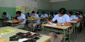Diputados aprobaron la prohibición de usar celulares en escuelas y colegios de toda Salta
