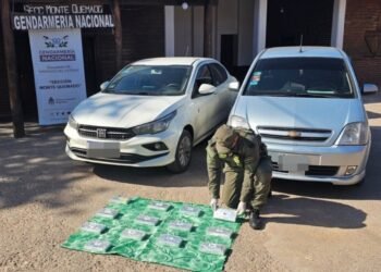Traficaban más 13 kilos de cocaína en las puertas traseras del auto