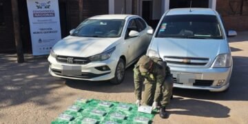 Traficaban más 13 kilos de cocaína en las puertas traseras del auto