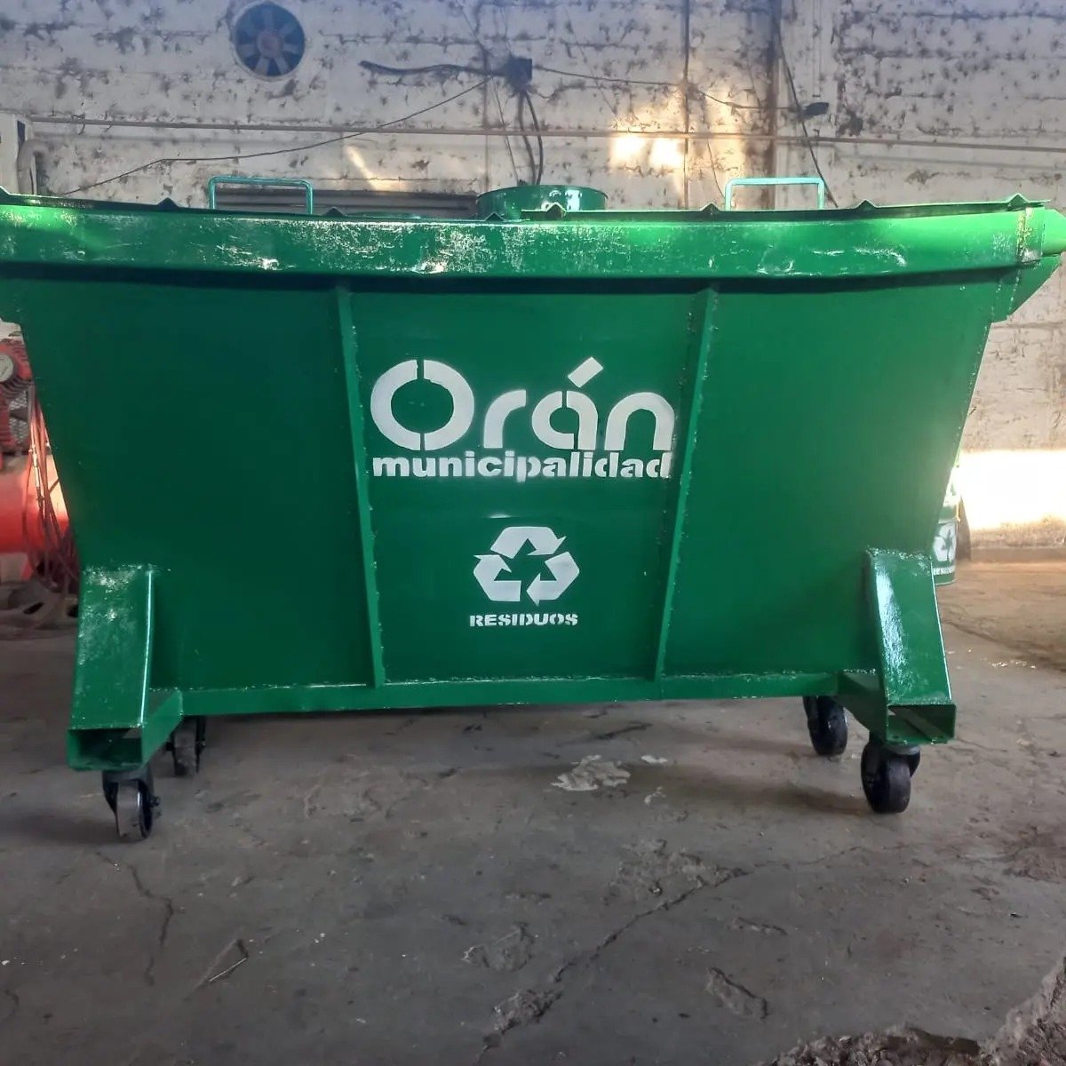 Comenzó la recuperación de 160 contenedores de basura - Radio Ciudad Oran
