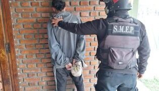 Lo detuvieron cuando amenazaba con un cuchillo en plena calle