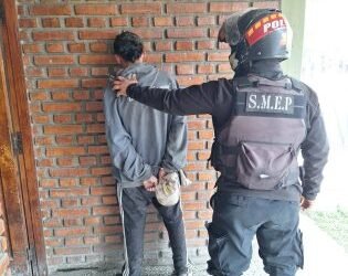 Lo detuvieron cuando amenazaba con un cuchillo en plena calle