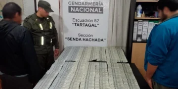 No pudo justificar los dólares que llevaba escondido