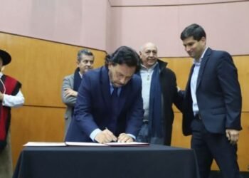 Saénz firmó el reinicio de la obra de la Ciudad Judicial de Orán