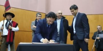 Saénz firmó el reinicio de la obra de la Ciudad Judicial de Orán
