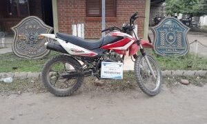 La policía recuperó dos motos y un celular robado