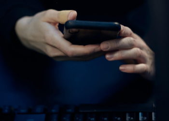 Estudiante para docente en un terciario le pedía fotos íntimas a una menor