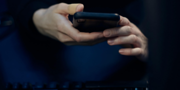 Estudiante para docente en un terciario le pedía fotos íntimas a una menor