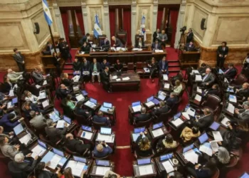 Los senadores retrocedieron con el aumento de sus sueldos 