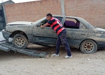 Levantan los vehículos abandonados en la vía pública