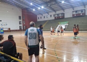 Comenzó el básquet senior