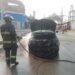 Se prendió fuego el motor de una camioneta