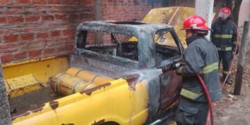 Se prendió fuego una camioneta