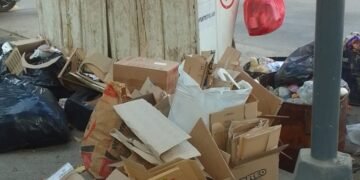 Vecinos denuncian un contenedor lleno de basura