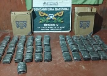 Intentaron evadir un control ocultando 48 kilos de marihuana en cajas de cigarrillos