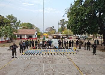 Detienen a 11 mochileros con 202 kilos de cocaína