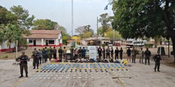 Detienen a 11 mochileros con 202 kilos de cocaína