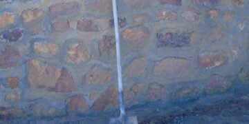 Mujer imputada por amenazar y lesionar a un vecino y a un trabajador