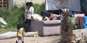 La pobreza trepó al 52,9% y afecta a casi 25 millones de personas