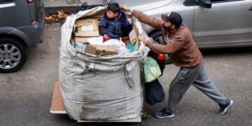 La pobreza en Argentina aumentó al 55,5% y la indigencia al 17,5%