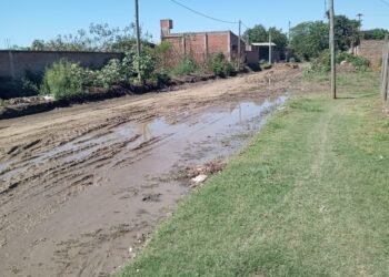Vecinos reclaman por un trabajo realizado por Aguas del Norte