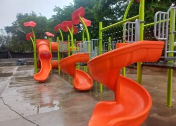 Ya están instalados los nuevos juegos en la Plaza Pizarro