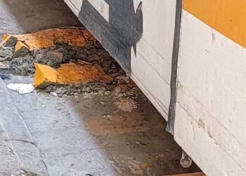 Colectivo rompió la demarcación nueva de los contenedores