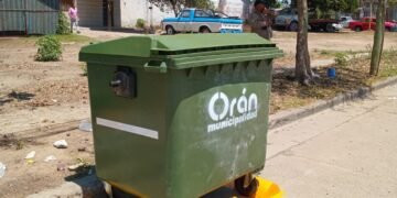 Se colocan los nuevos contenedores en la ciudad