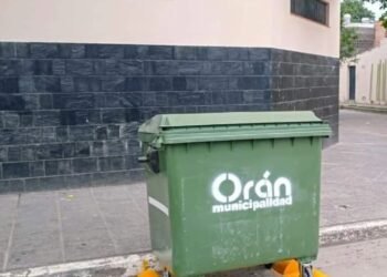 Continúa la colocación de contenedores en la ciudad