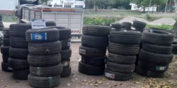 La policía decomisó 350 cubierta y 4300 cajas de cigarrillos