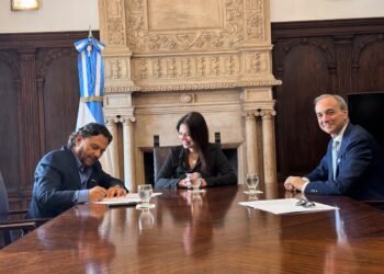 Sáenz acordó con Nación la refuncionalización y reactivación de obras en escuelas salteñas