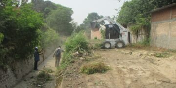 Hipólito Yrigoyen: Trabajan en la limpieza del canal de zona norte
