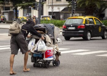 Para no ser pobre, una familia necesitó $964.619 en septiembre