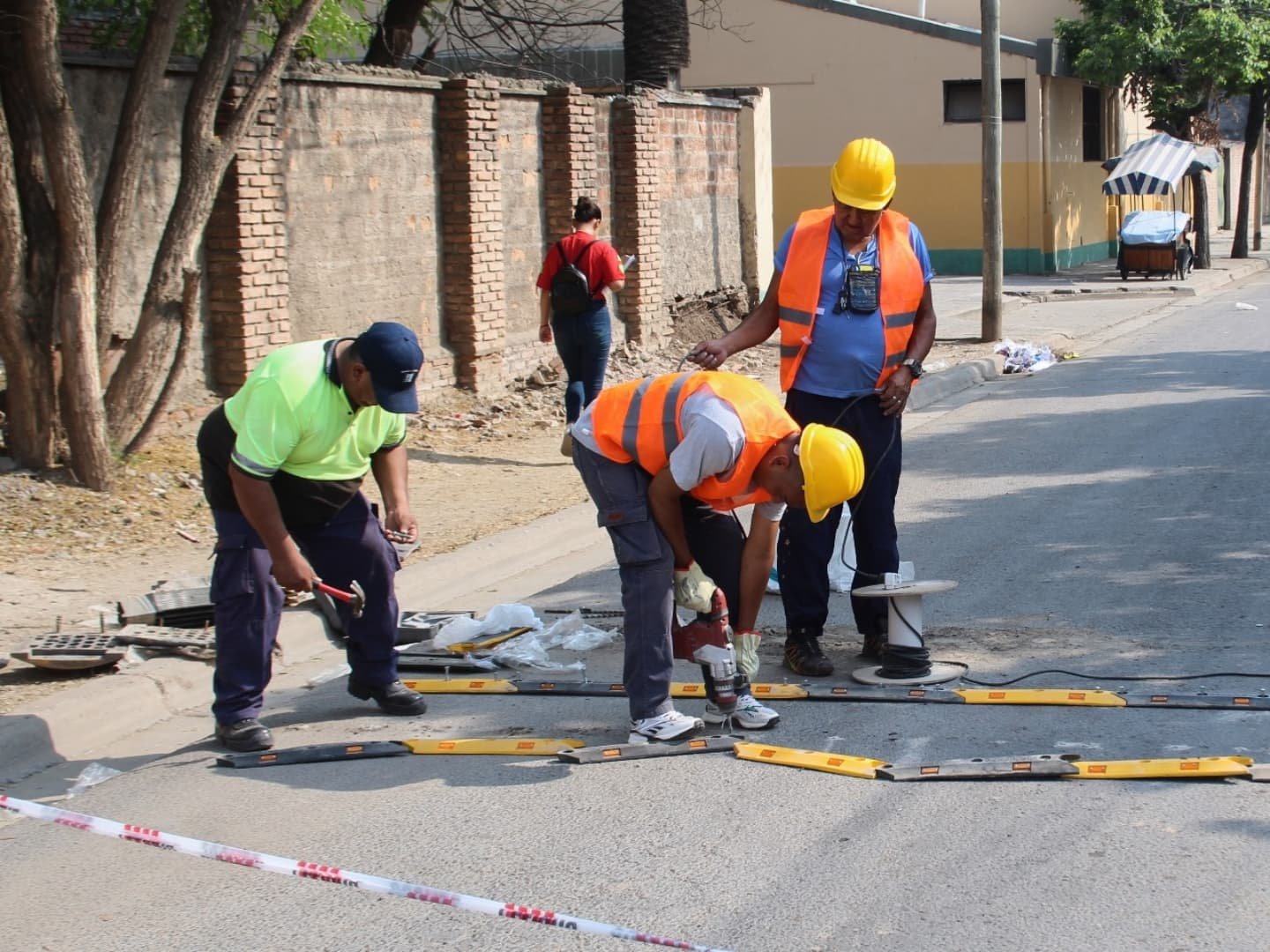 Colocan reductores de velocidad en la ciudad - Radio Ciudad Oran