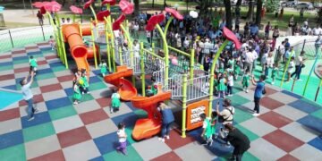 Se habilitó el nuevo sector de juegos de la Plaza Pizarro