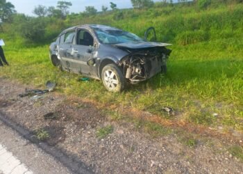 Volcó un auto en la Ruta Nacional 50