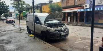 Le rompieron el vehículo y le robaron la batería
