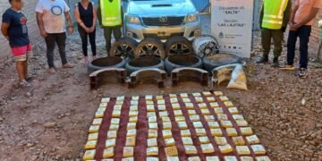 Pareja circulaba con los cuatro neumáticos de su camioneta rellenos de cocaína 