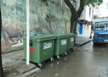 Sigue la colocación de contenedores en la zona céntrica