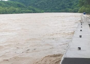 El Puerto Chalanas esta cerrado por la crecida del río