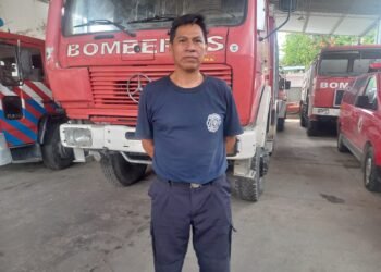Bomberos Voluntarios rescataron a dos hombres en el Río Blanco
