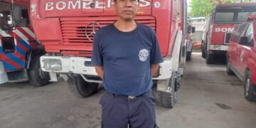 Bomberos Voluntarios rescataron a dos hombres en el Río Blanco