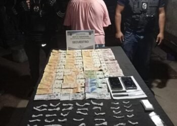 Embarcación: Secuestro de drogas y detención de personas