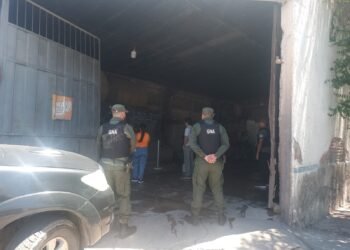 Mantenía cautiva a una adolescente y la obligaba a prostituirse